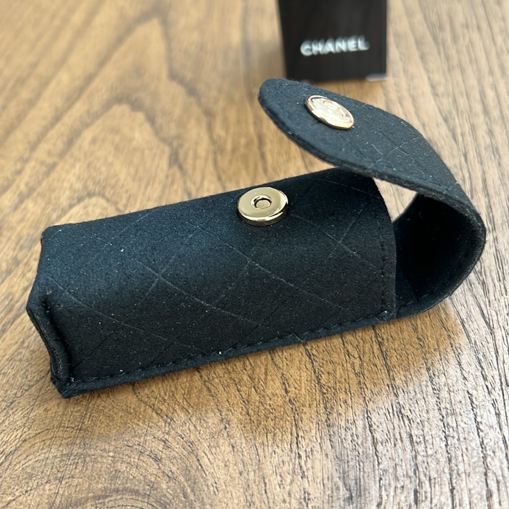 New CHANEL Le Rouge Lipstick Pouch - Picture 4 of 9